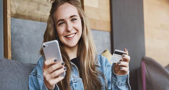 Tarjetas para menores: hacia sus primeras finanzas personales